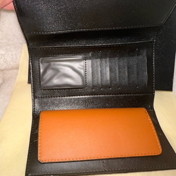 Tory Burch style Tan Logo Continental Wallet - Picture 2 of 4